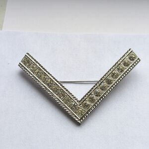 Cadoro Signed Vintage WW ll Victory Brooch Rhinestone Silver tone V Broo…